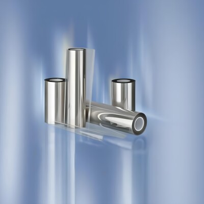 Eine Reihe von Membranen für Redox-Flow-Batterien vor einem glatten, blauen Hintergrund mit Farbverlauf.